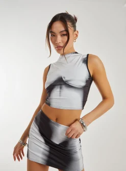 Graphic Silhouette Crop Top