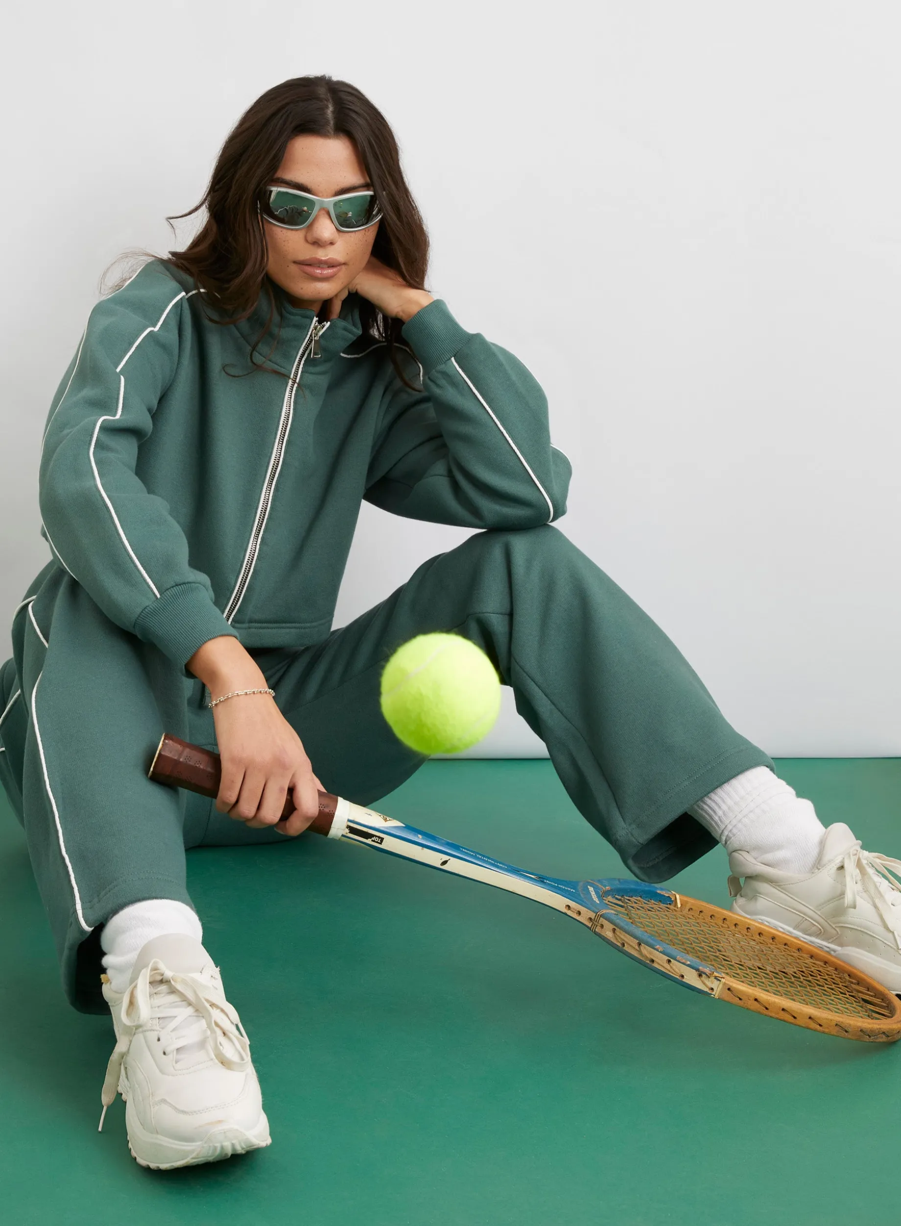 Piping Cropped Zip Up Sweat