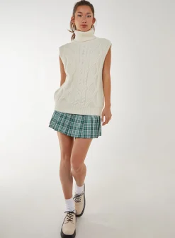 Sleeveless Knit Turtleneck