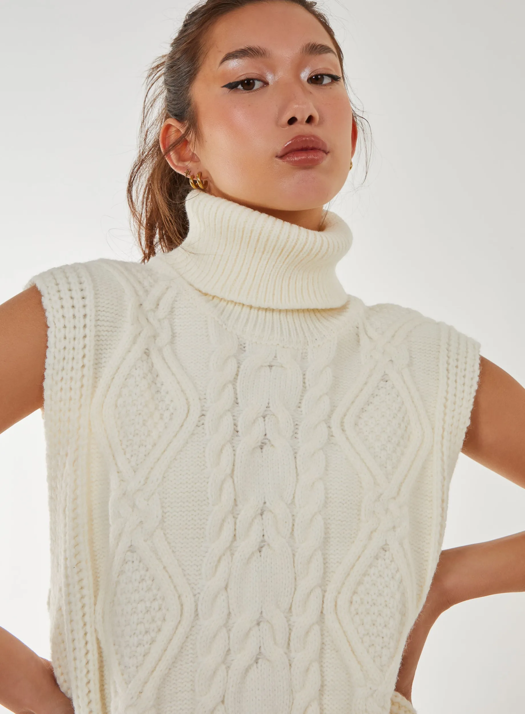 Sleeveless Knit Turtleneck