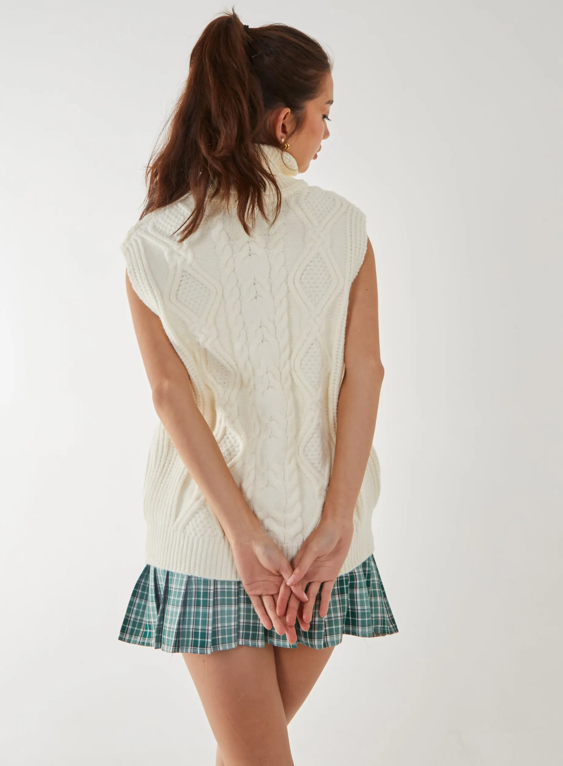 Sleeveless Knit Turtleneck